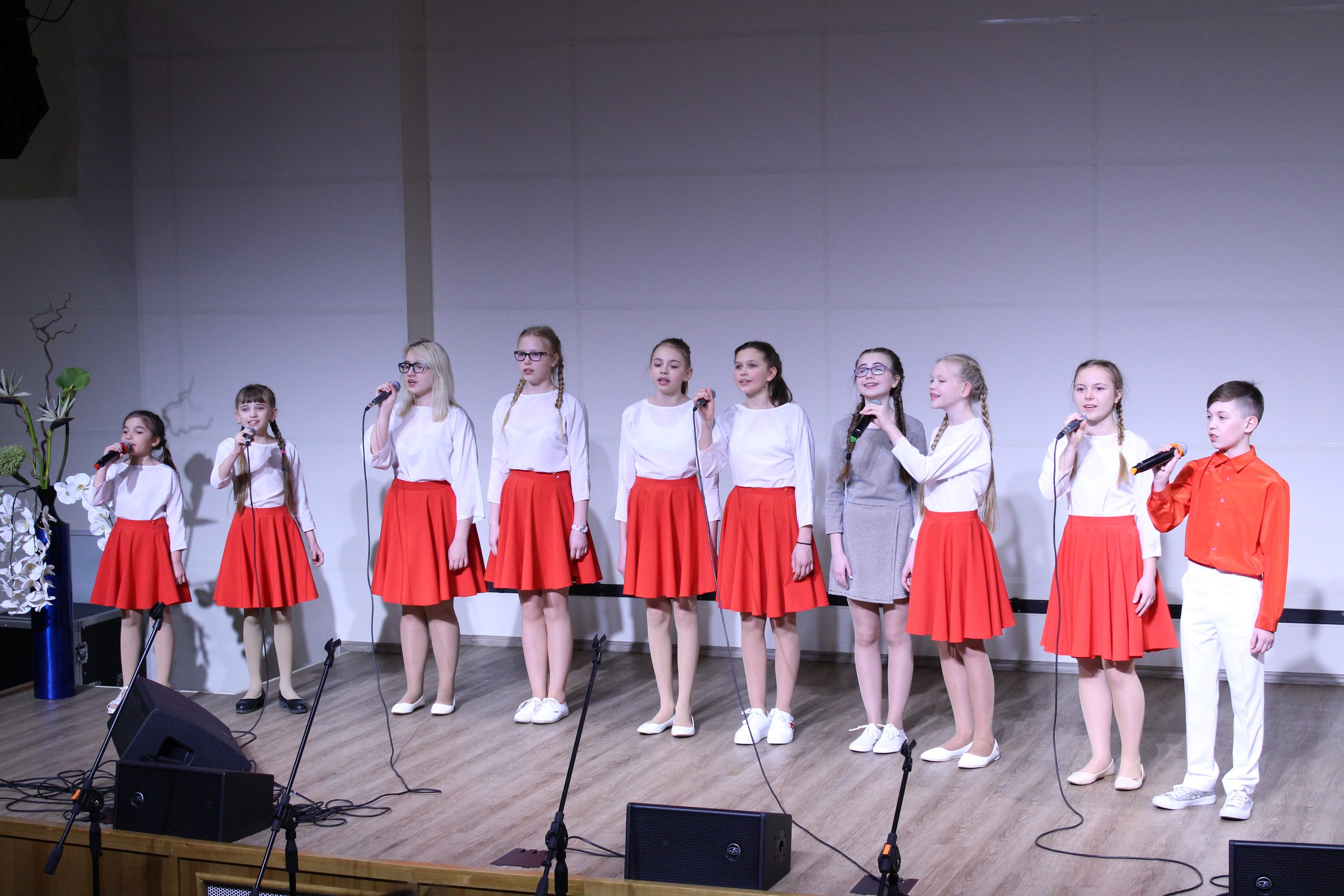 Анасмбль Конфетти.jpg Анасмбль Конфетти.jpg